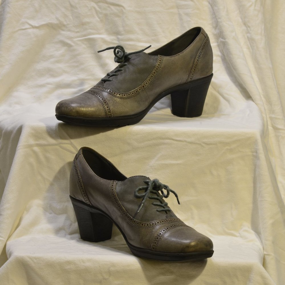 Clark's Lace Up Oxford styled women's leather size 11M shoes